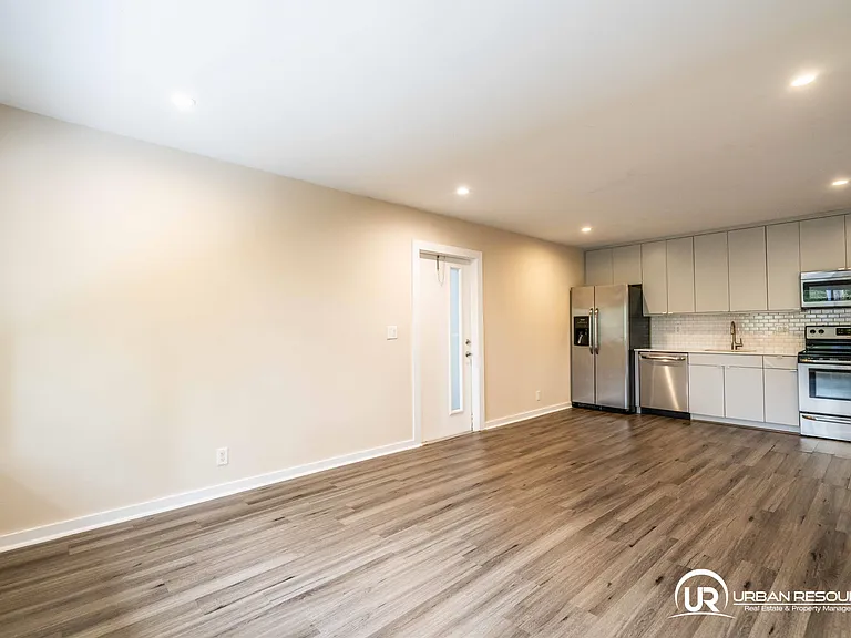 2400 NE 26th St #6 — Photo 8