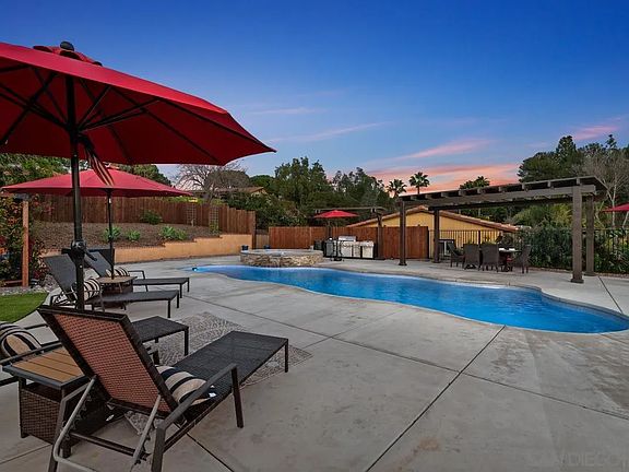 3rd image of 14284 Hacienda Ln