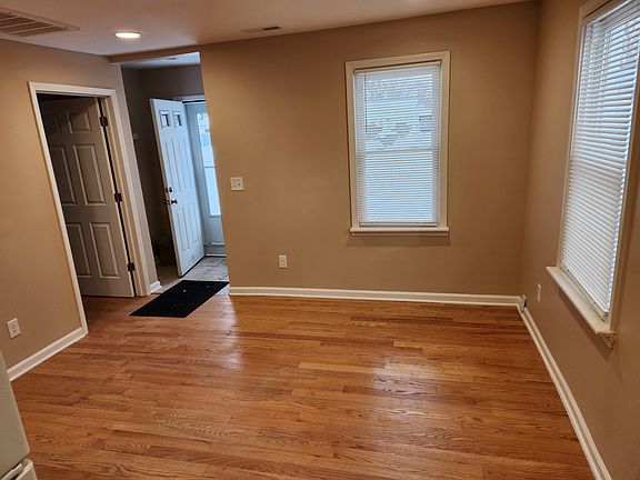 5th image of 28085 Fairfax St