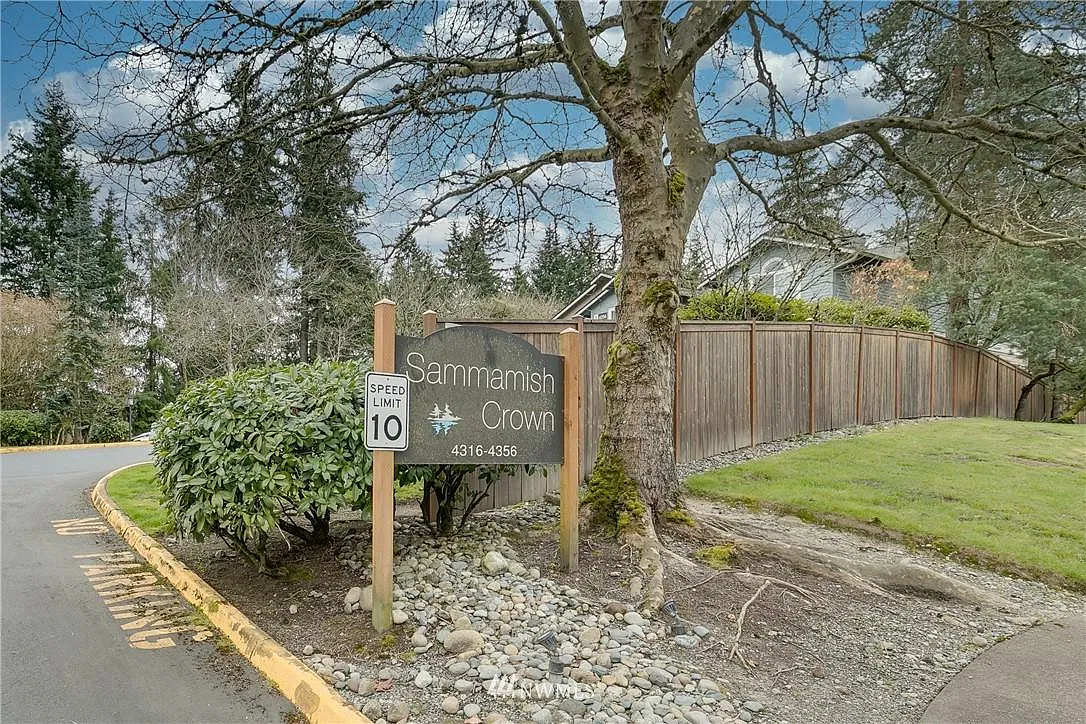 4356 W Lake Sammamish Pkwy SE — Photo 2