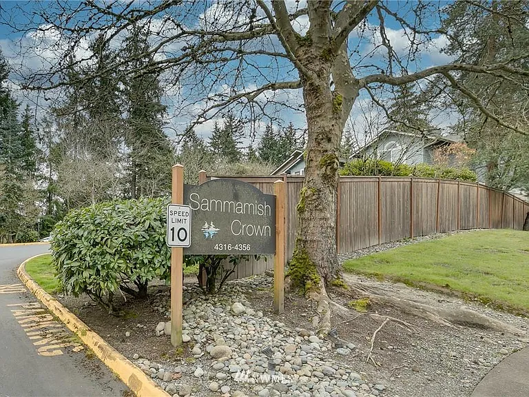 4356 W Lake Sammamish Pkwy SE — Photo 2