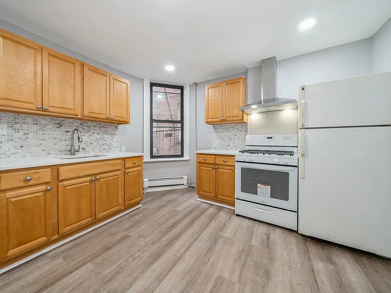 106 Baldwin Ave #3 — Photo 16