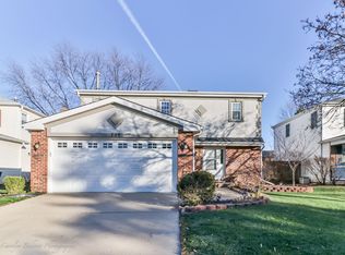 735 Randi Ln, Hoffman Estates, IL 60169