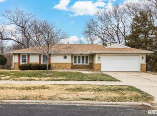 3307 W Saymore Ln, Peoria, IL 61615