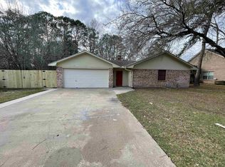 111 Queens Row, Lumberton, TX 77657