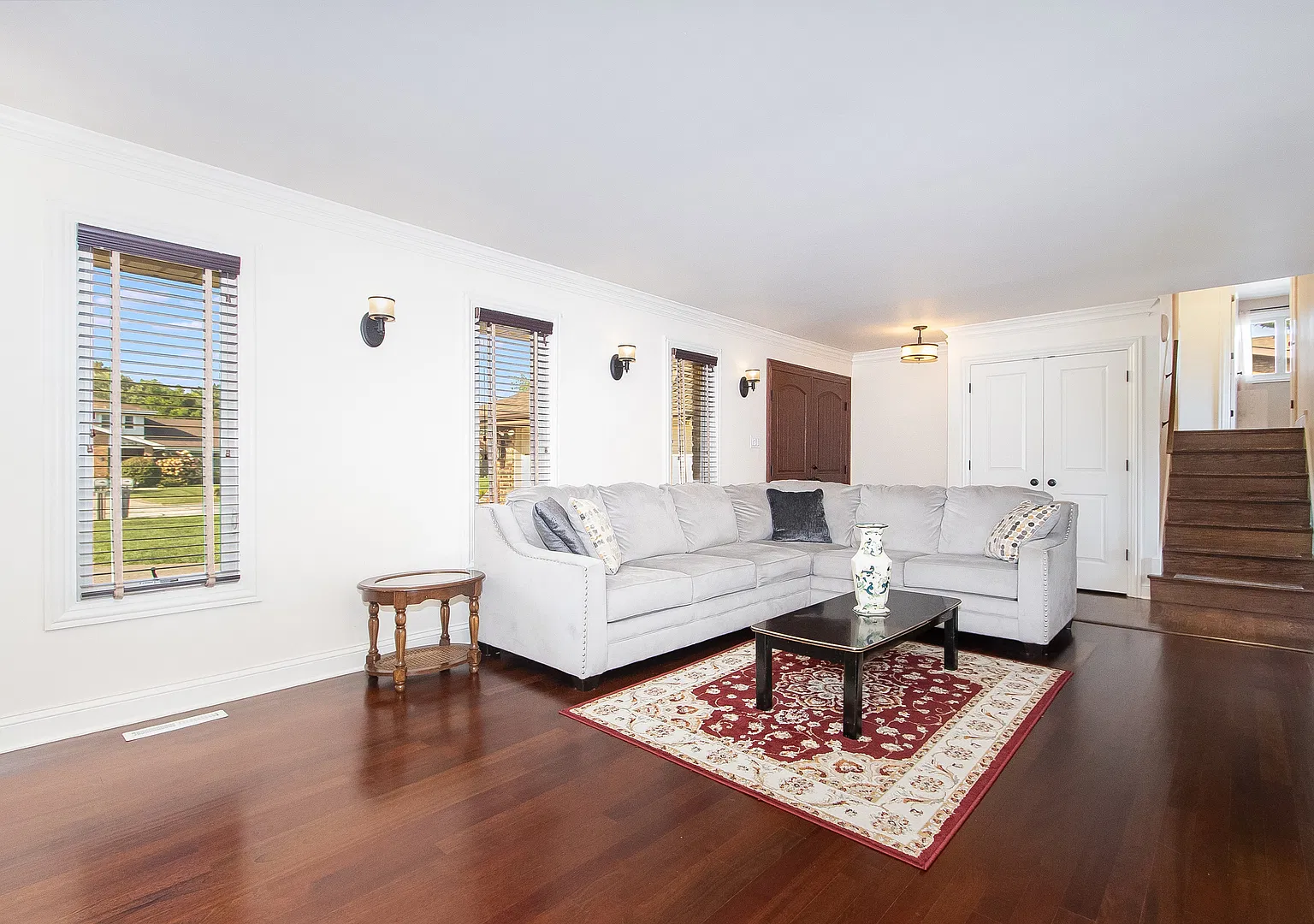 3 bed, 2358 sqft, $3,500 — Photo 3