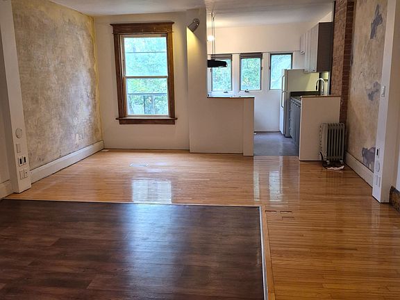 2nd image of 122 Arundel Ave