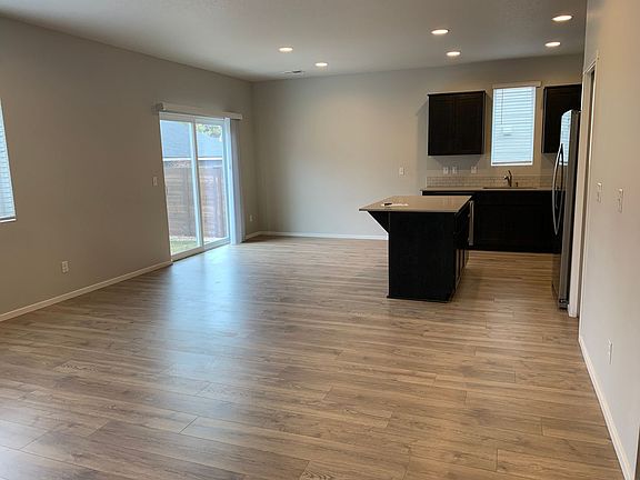 4th image of 20580 SE Evian Ave