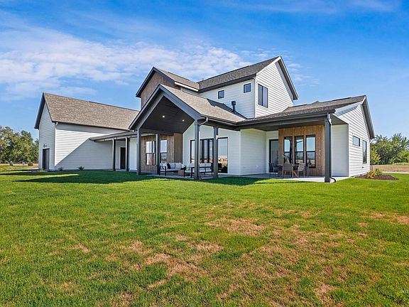 5th image of Centerland Ln