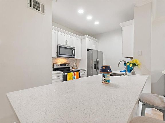 5th image of 516 Water St
