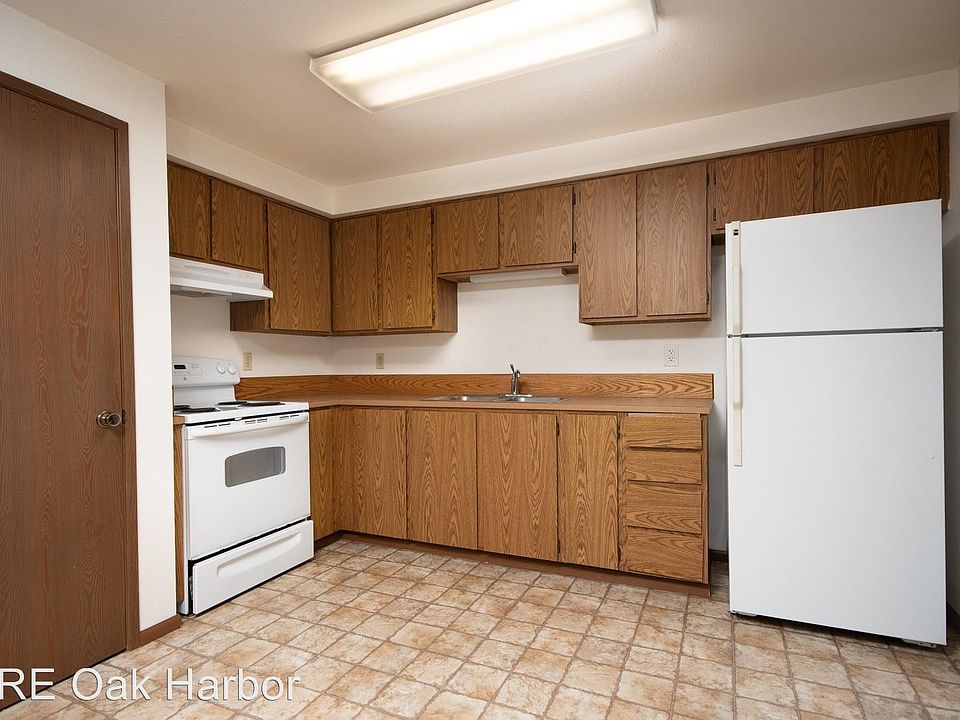 1st image of 325 NE Kettle St APT 103