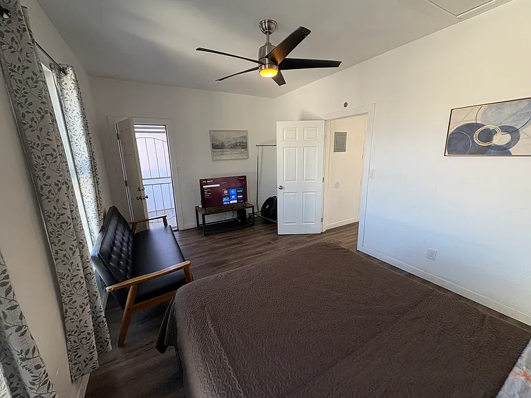 907 D Ave #5 — Photo 16