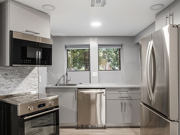 3rd image of 313 F St NE APT A