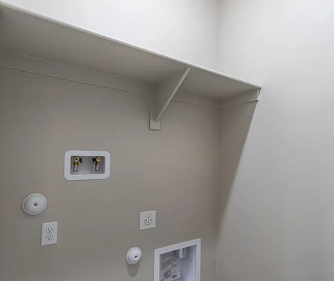 402 W Columbia St — Photo 3