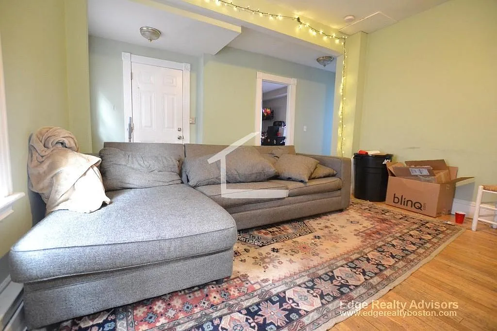 6 bed, 2.5 bath, 2300 sqft, $6,650 — Photo 1
