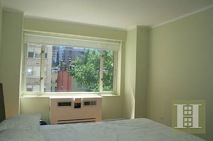 4th image of 166 E 63rd St APT 6A