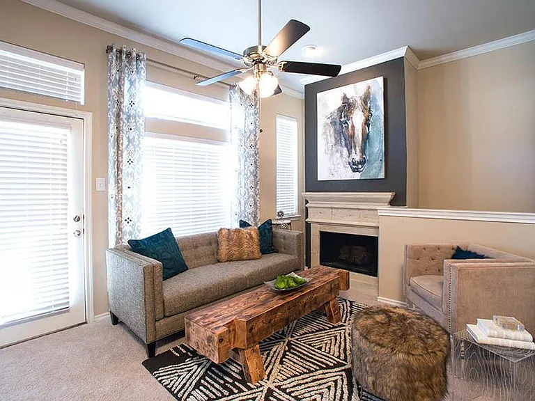1201 Alexis Dr — Photo 4