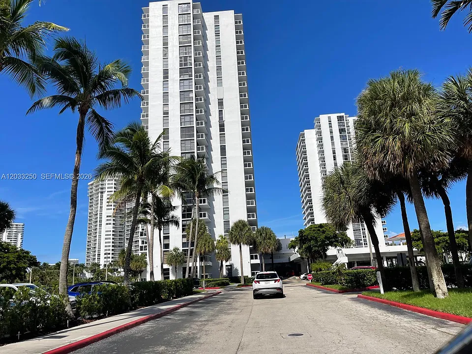 20505 E Country Club Dr #734