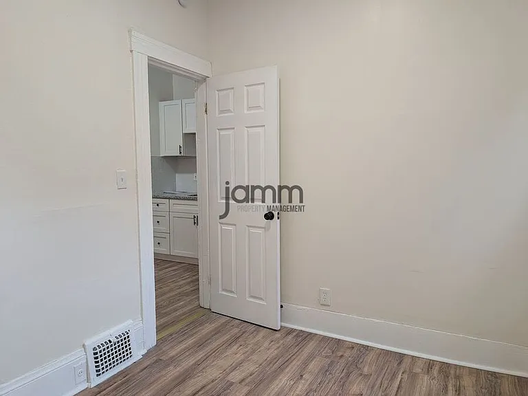 1851 W 52nd St #UPPER — Photo 7