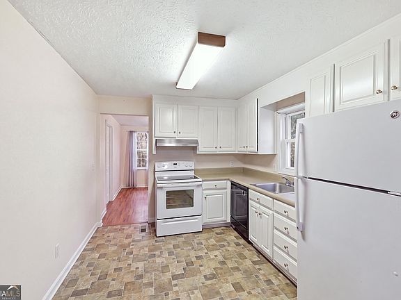 5th image of 520 Easy St