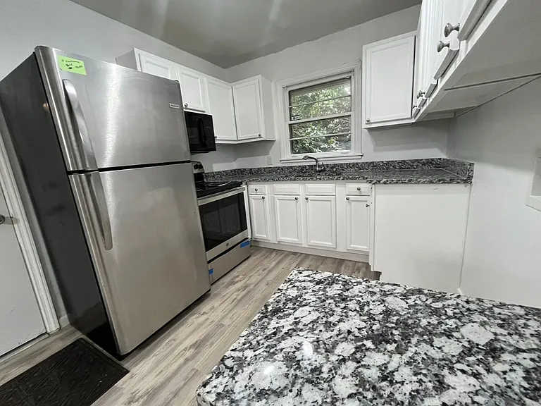 1381 Oakview Cir — Photo 9
