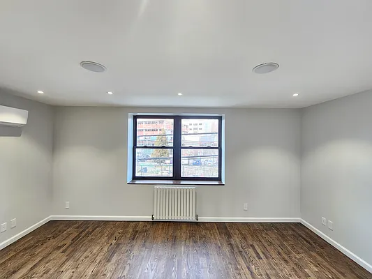 Rented by Astoria Realty | media 6