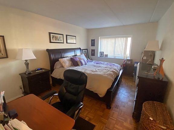 3rd image of 422 Benedict Ave