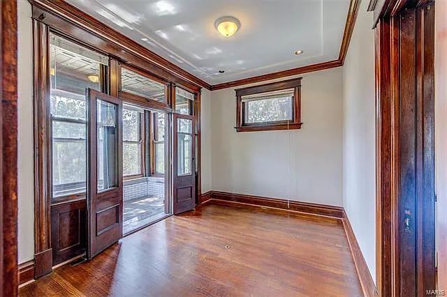 5779 Pershing Ave — Photo 12