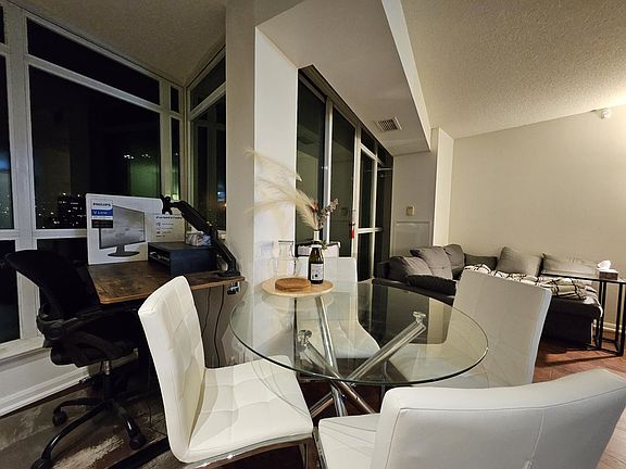 2nd image of 209 Fort York Blvd #962