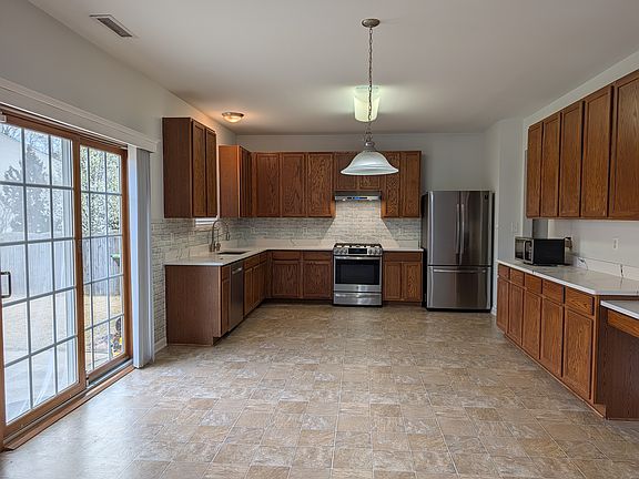 3rd image of 172 Chandler Springs Dr