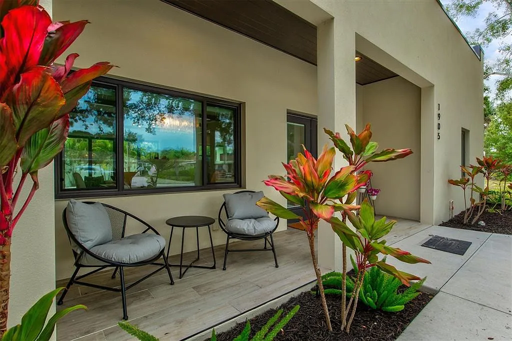 3 bed, 2.5 bath, 2080 sqft, $12,000 — Photo 3