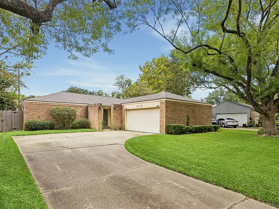 2110 Gray Falls Dr