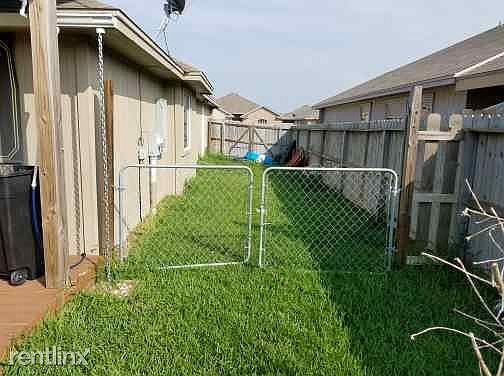 3rd image of 3825 Las Bahias Dr