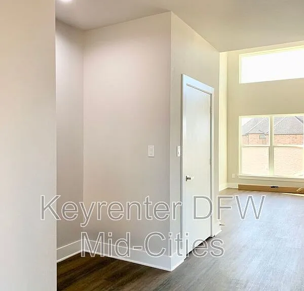1431 Pearson St — Photo 3