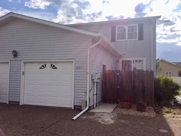 1347 Sims St — Photo 1