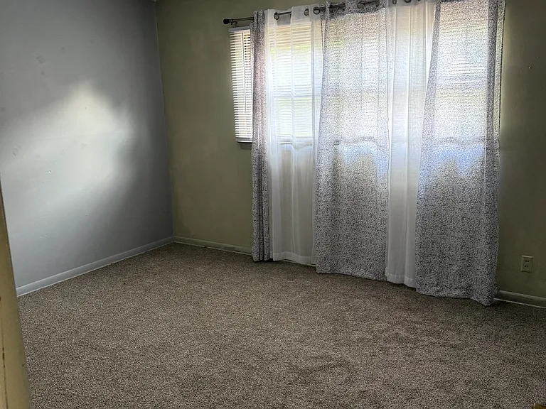 443 N Washington Ave — Photo 5