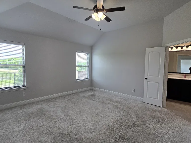 552 Firethorn Dr — Photo 7