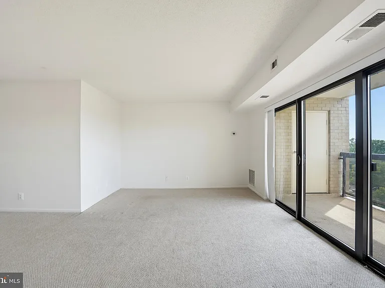 205 Yoakum Pkwy #1002 — Photo 7