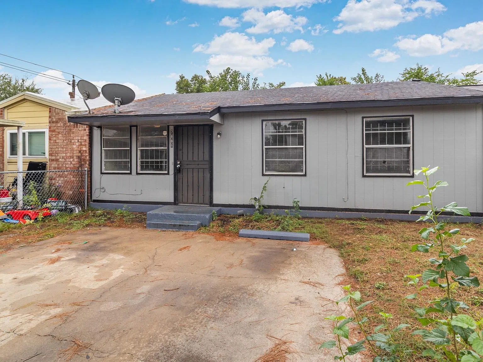 3 bed, 1.0 bath, 928 sqft, $1,150 — Photo 2