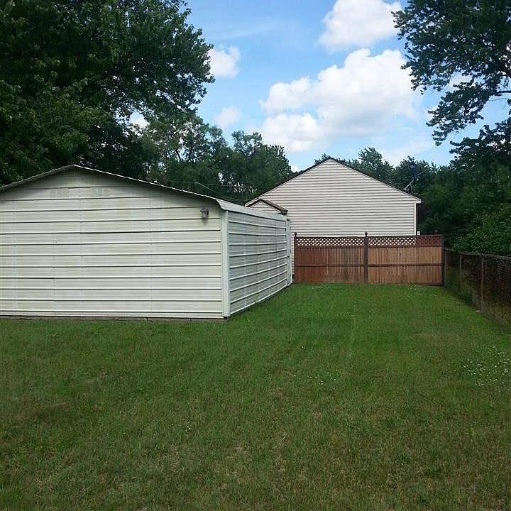 2nd image of 1819 S Kneer Ave