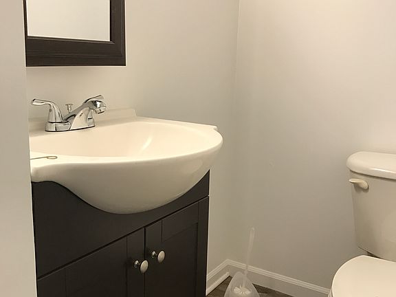 4th image of 793 Vancouver Dr
