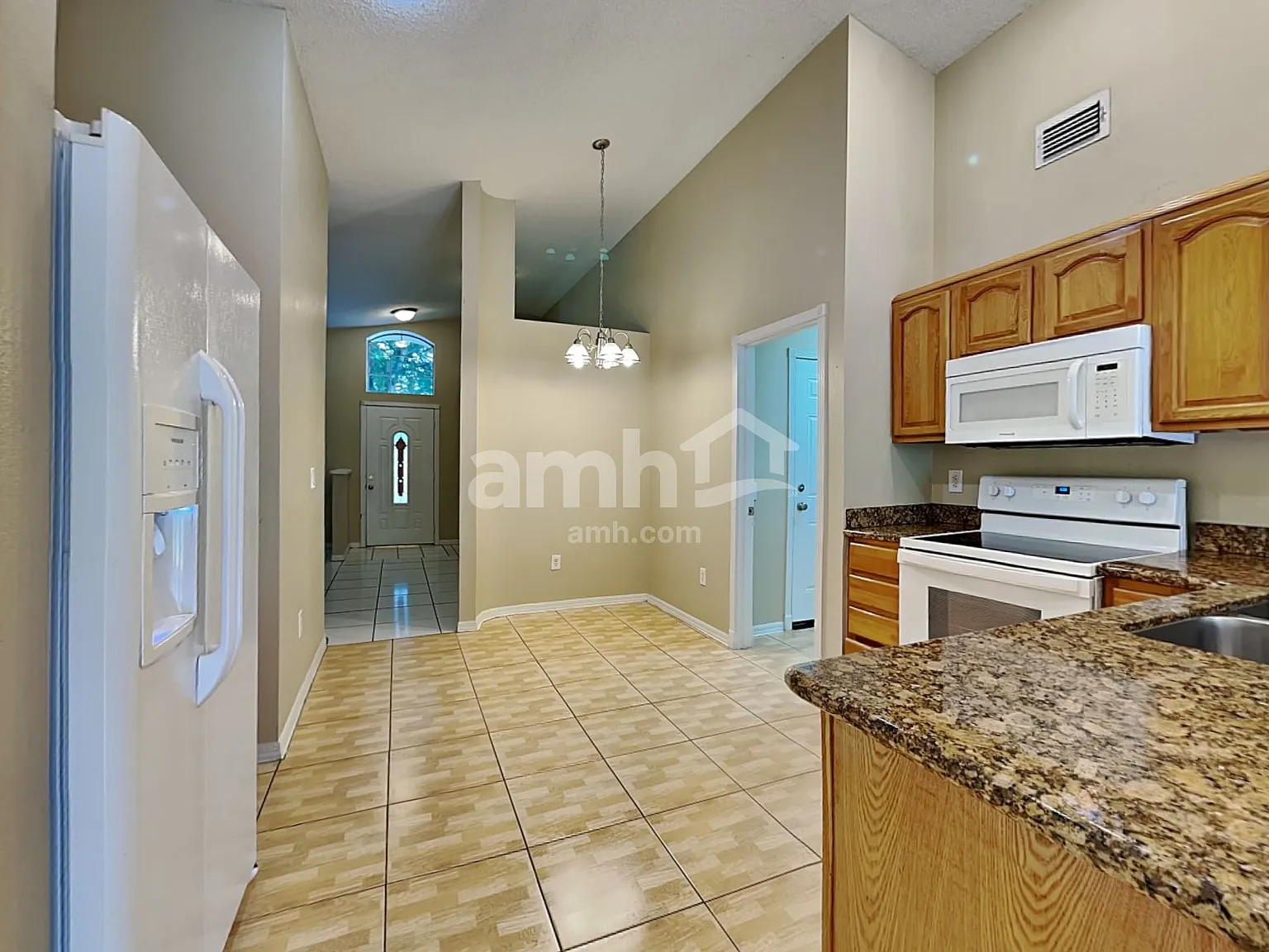 3 bed, 2.0 bath, 1400 sqft, $2,095 — Photo 3