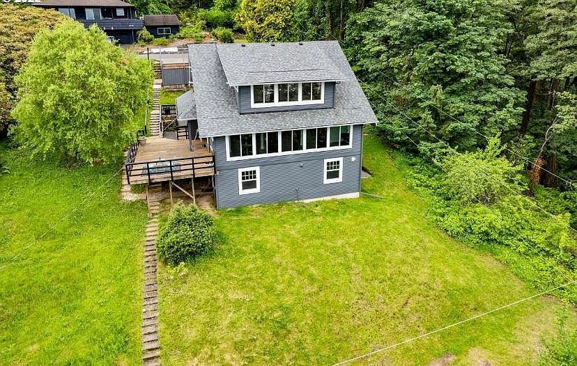 Welcome home to this spacious grand 1911 Craftsman Farmhouse overlooking the Willamette River!