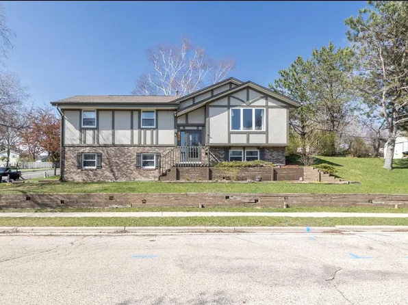 1460 Wayne ROAD, West Bend, WI 53090