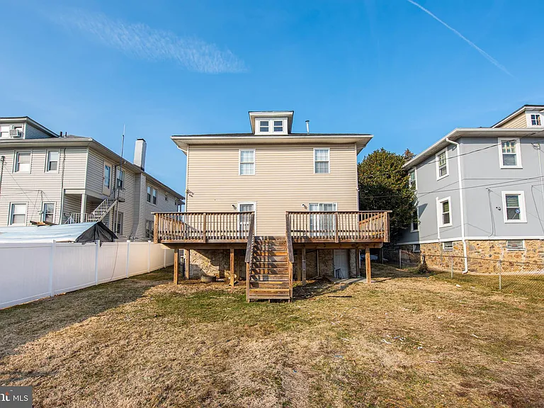 4021 Barrington Rd — Photo 38