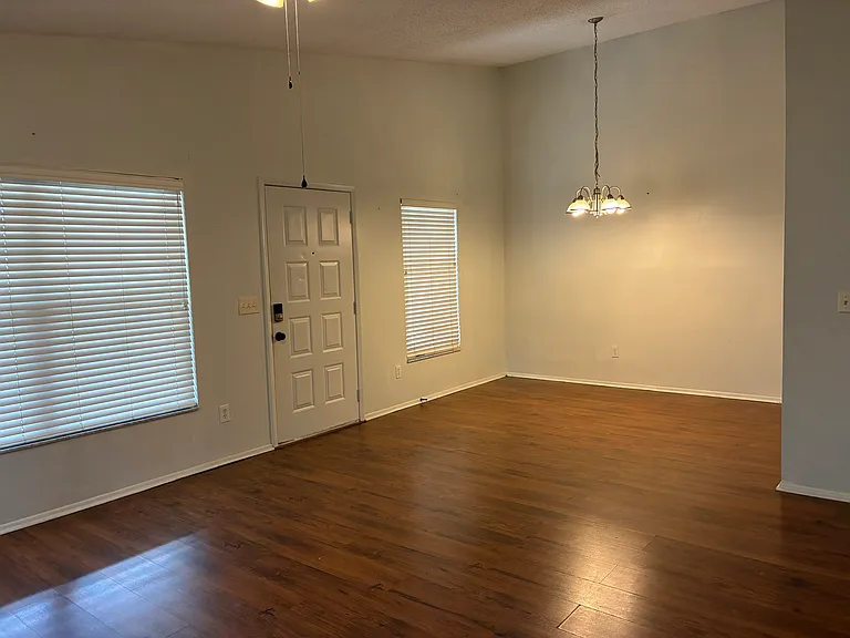 705 Northlake Dr — Photo 10