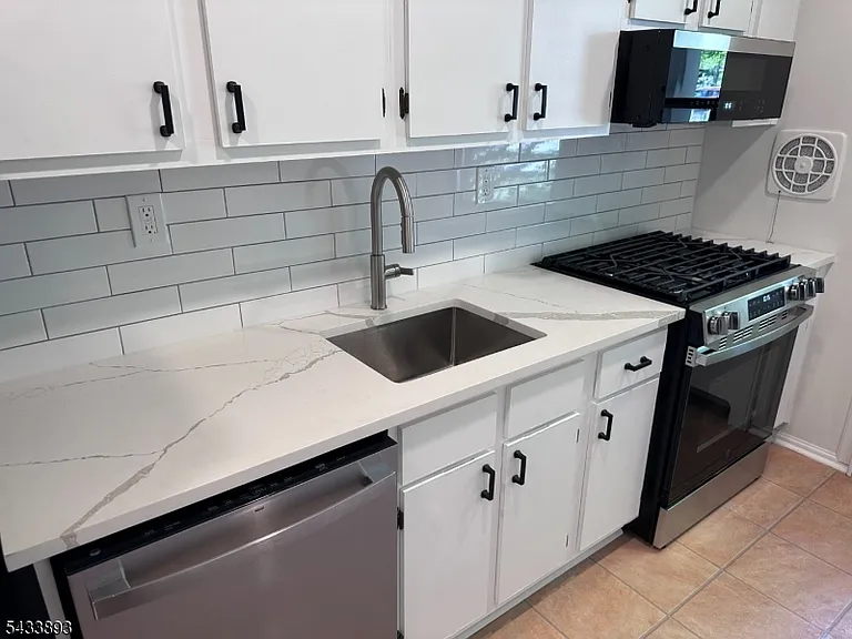 57B Sandra Cir #4 — Photo 9