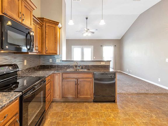 5th image of 151 Matheson Dr