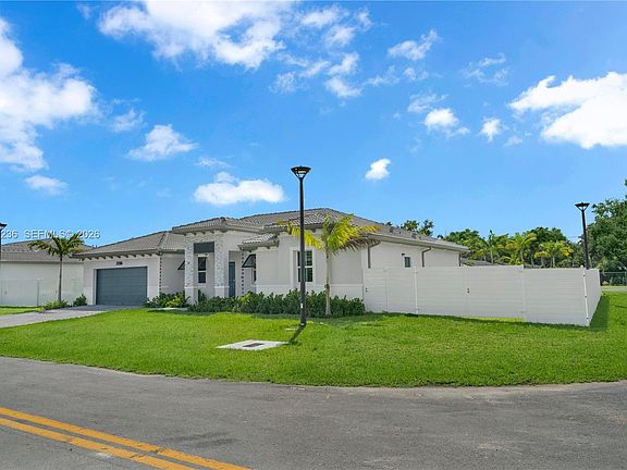 3rd image of 27306 SW 161st Ct