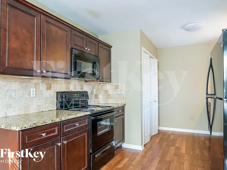 104 Dogwood Ct — Photo 6